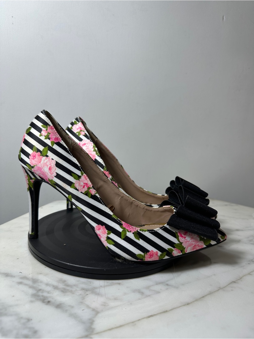 Betsey Johnson Black & White Stripe Pumps with Pink Rose Print and Black Bow - Picture 7 of 8